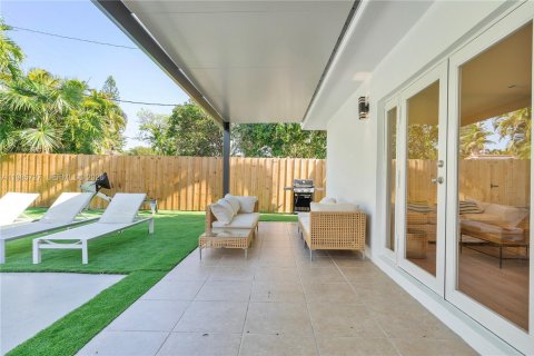 House in Miami, Florida 3 bedrooms, 176.51 sq.m. № 2063055 - photo 28