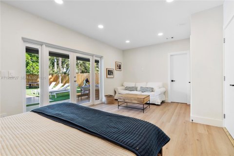 House in Miami, Florida 3 bedrooms, 176.51 sq.m. № 2063055 - photo 23