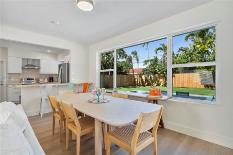 House in Miami, Florida 3 bedrooms, 176.51 sq.m. № 2063055 - photo 16