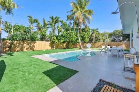 House in Miami, Florida 3 bedrooms, 176.51 sq.m. № 2063055 - photo 30