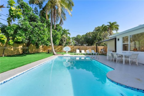 House in Miami, Florida 3 bedrooms, 176.51 sq.m. № 2063055 - photo 29