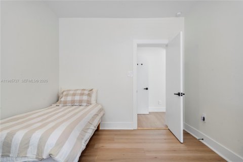 House in Miami, Florida 3 bedrooms, 176.51 sq.m. № 2063055 - photo 25