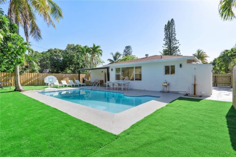 House in Miami, Florida 3 bedrooms, 176.51 sq.m. № 2063055 - photo 2