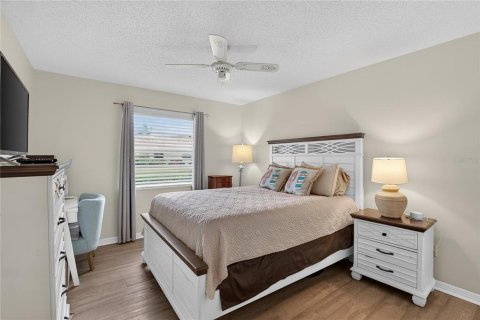 Condo in Sun City Center, Florida, 2 bedrooms  № 2395875 - photo 26