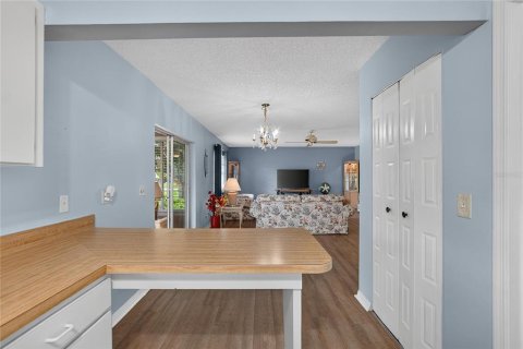 Condo in Sun City Center, Florida, 2 bedrooms  № 2395875 - photo 18