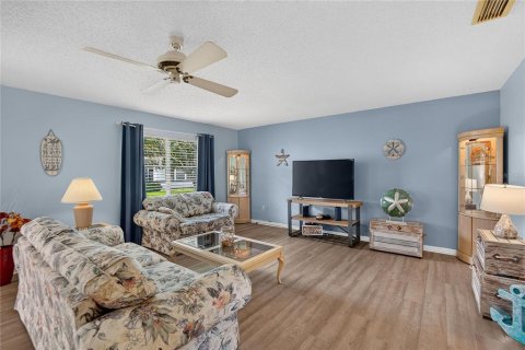 Condo in Sun City Center, Florida, 2 bedrooms  № 2395875 - photo 6