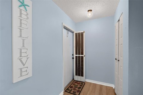 Condo in Sun City Center, Florida, 2 bedrooms  № 2395875 - photo 3