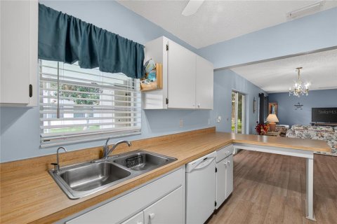 Condo in Sun City Center, Florida, 2 bedrooms  № 2395875 - photo 19