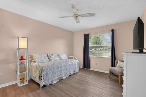 Condo in Sun City Center, Florida, 2 bedrooms  № 2395875 - photo 27