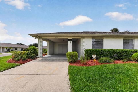 Condo in Sun City Center, Florida, 2 bedrooms  № 2395875 - photo 2