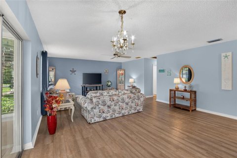 Condo in Sun City Center, Florida, 2 bedrooms  № 2395875 - photo 5