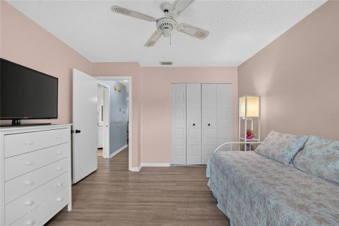 Condo in Sun City Center, Florida, 2 bedrooms  № 2395875 - photo 30