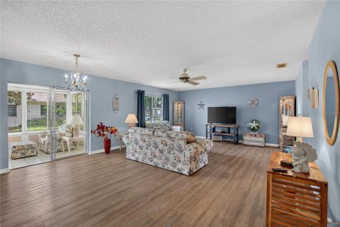 Condo in Sun City Center, Florida, 2 bedrooms  № 2395875 - photo 7