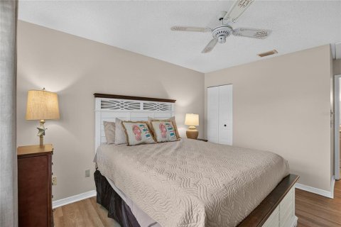 Condo in Sun City Center, Florida, 2 bedrooms  № 2395875 - photo 22