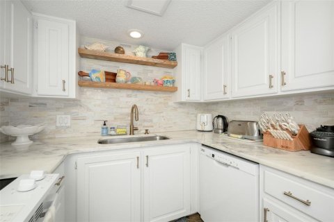 Condo in Flagler Beach, Florida, 2 bedrooms № 2238231 - photo 11