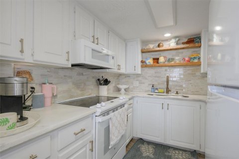 Condo in Flagler Beach, Florida, 2 bedrooms № 2238231 - photo 10