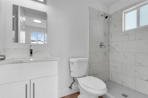 House in Miami, Florida 3 bedrooms, 123.37 sq.m. № 2292831 - photo 18