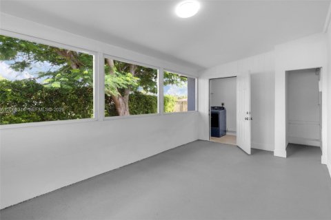 House in Miami, Florida 3 bedrooms, 123.37 sq.m. № 2292831 - photo 20