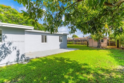 House in Miami, Florida 3 bedrooms, 123.37 sq.m. № 2292831 - photo 23