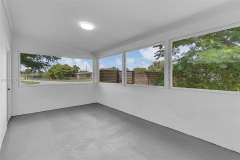 House in Miami, Florida 3 bedrooms, 123.37 sq.m. № 2292831 - photo 21