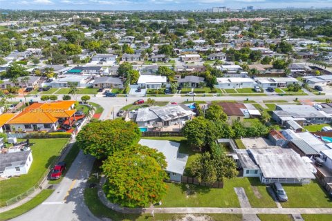 House in Miami, Florida 3 bedrooms, 123.37 sq.m. № 2292831 - photo 27