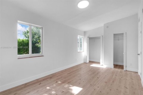 House in Miami, Florida 3 bedrooms, 123.37 sq.m. № 2292831 - photo 12