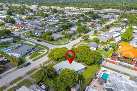 House in Miami, Florida 3 bedrooms, 123.37 sq.m. № 2292831 - photo 30