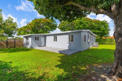 House in Miami, Florida 3 bedrooms, 123.37 sq.m. № 2292831 - photo 26