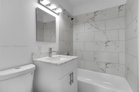 House in Miami, Florida 3 bedrooms, 123.37 sq.m. № 2292831 - photo 13