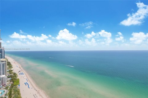 Condominio en alquiler en Sunny Isles Beach, Florida, 4 dormitorios, 222.41 m2 № 2088478 - foto 17