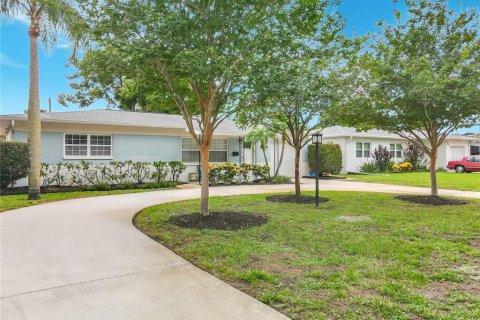 Villa ou maison à vendre à Saint Petersburg, Floride: 5 chambres, 255.48 m2 № 2149963 - photo 2