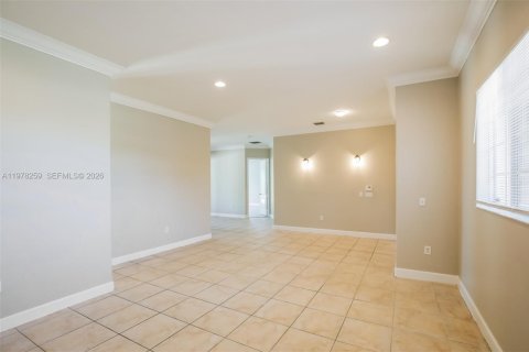 House in Miami, Florida 5 bedrooms, 229 sq.m. № 2041893 - photo 4
