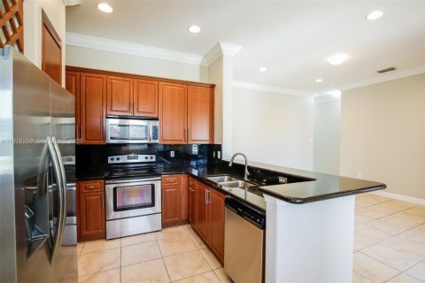 House in Miami, Florida 5 bedrooms, 229 sq.m. № 2041893 - photo 9