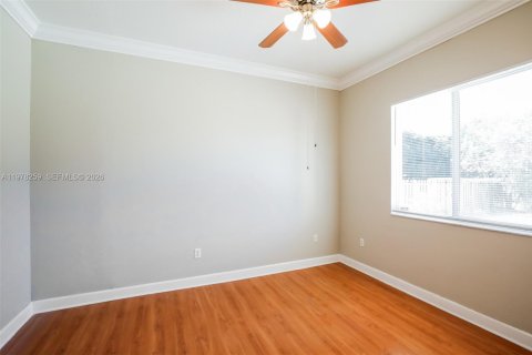 House in Miami, Florida 5 bedrooms, 229 sq.m. № 2041893 - photo 13