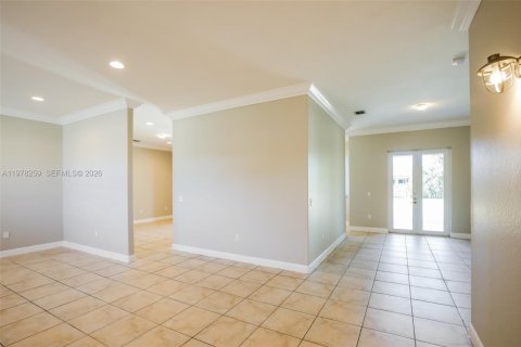 House in Miami, Florida 5 bedrooms, 229 sq.m. № 2041893 - photo 5
