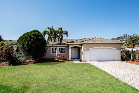 House in Miami, Florida 5 bedrooms, 229 sq.m. № 2041893