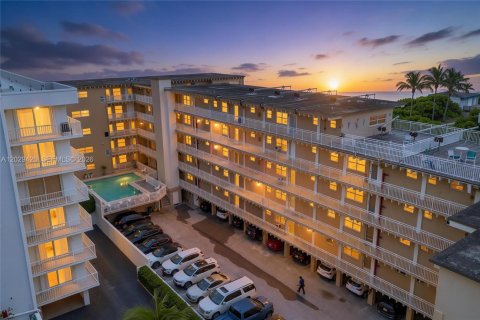 Condo in Lantana, Florida, 1 bedroom  № 2186317 - photo 2