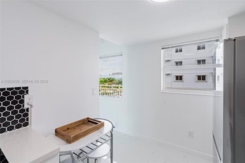 Condo in Lantana, Florida, 1 bedroom  № 2186317 - photo 20