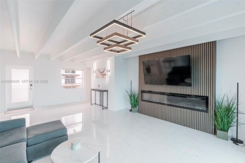 Condo in Lantana, Florida, 1 bedroom  № 2186317 - photo 9
