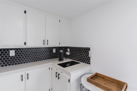 Condo in Lantana, Florida, 1 bedroom  № 2186317 - photo 19