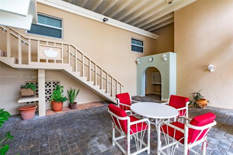 Condo in Lantana, Florida, 1 bedroom  № 2186317 - photo 29