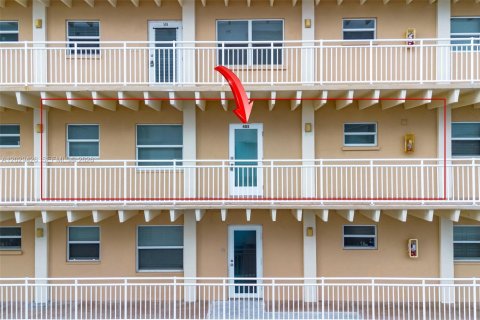 Condo in Lantana, Florida, 1 bedroom  № 2186317 - photo 3