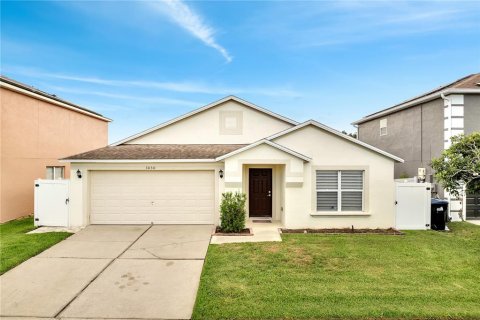 House in Orlando, Florida 3 bedrooms, 179.67 sq.m. № 2324282