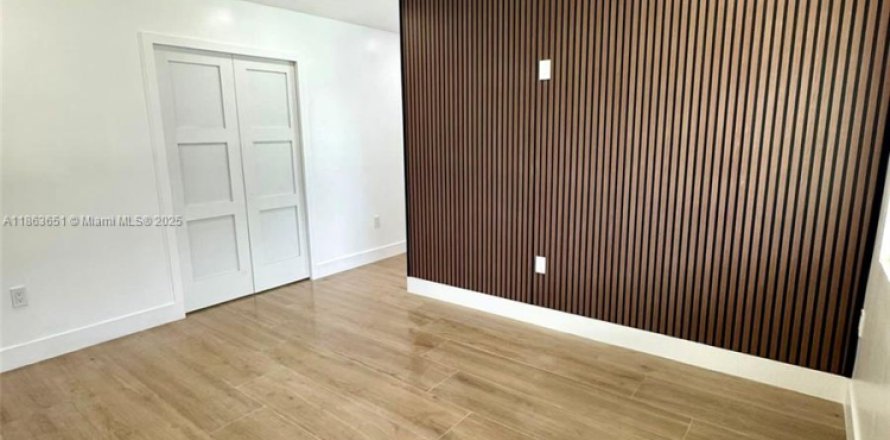 Immobilier commercial à Florida City, Floride 1 chambre, 83.61 m2 № 1891698