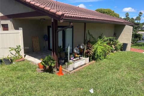 Купить виллу или дом в Холливуд, Флорида 3 спальни, 157.93м2, № 1981752 - фото 1