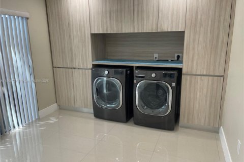 Купить виллу или дом в Холливуд, Флорида 3 спальни, 157.93м2, № 1981752 - фото 24