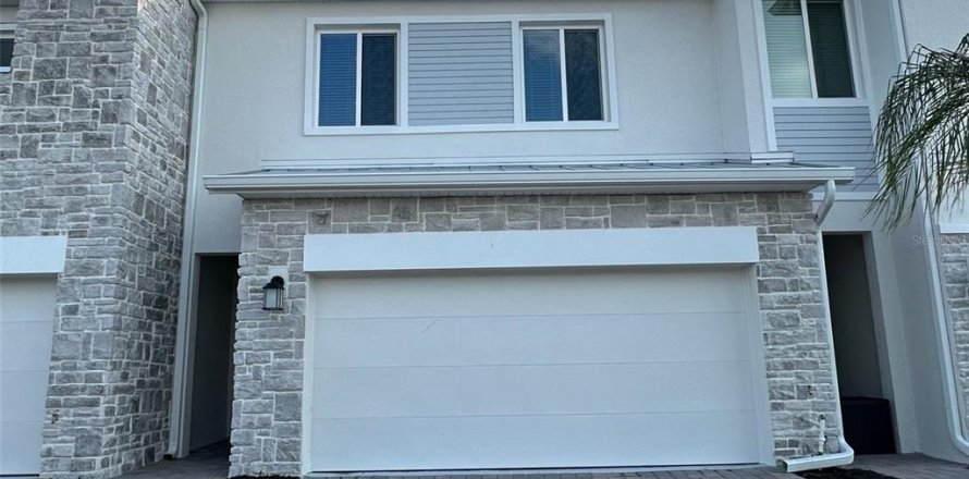 Townhouse in Davenport, Florida 3 bedrooms, 173.17 sq.m. № 2400372