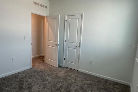 Townhouse in Davenport, Florida 3 bedrooms, 173.17 sq.m. № 2400372 - photo 17