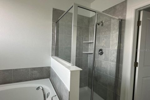 Townhouse in Davenport, Florida 3 bedrooms, 173.17 sq.m. № 2400372 - photo 13