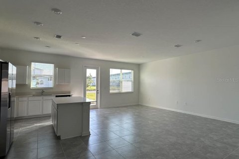 Townhouse in Davenport, Florida 3 bedrooms, 173.17 sq.m. № 2400372 - photo 4